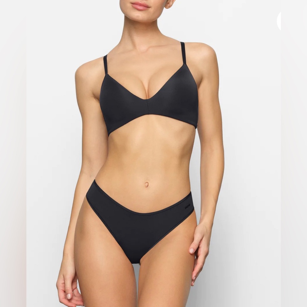 Skims Wireless Form T-Shirt Demi Bra